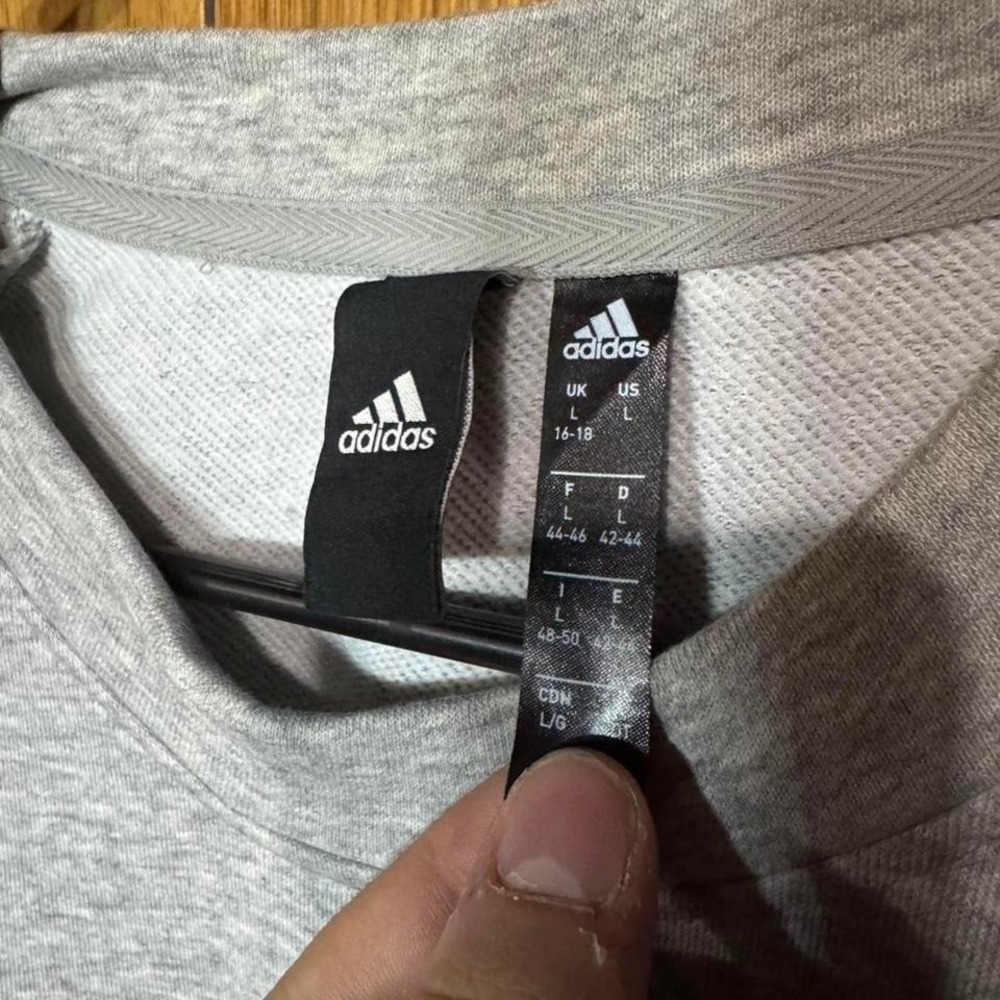 Grey Adidas crewneck sweatshirt Size Large - Picture 2 of 3